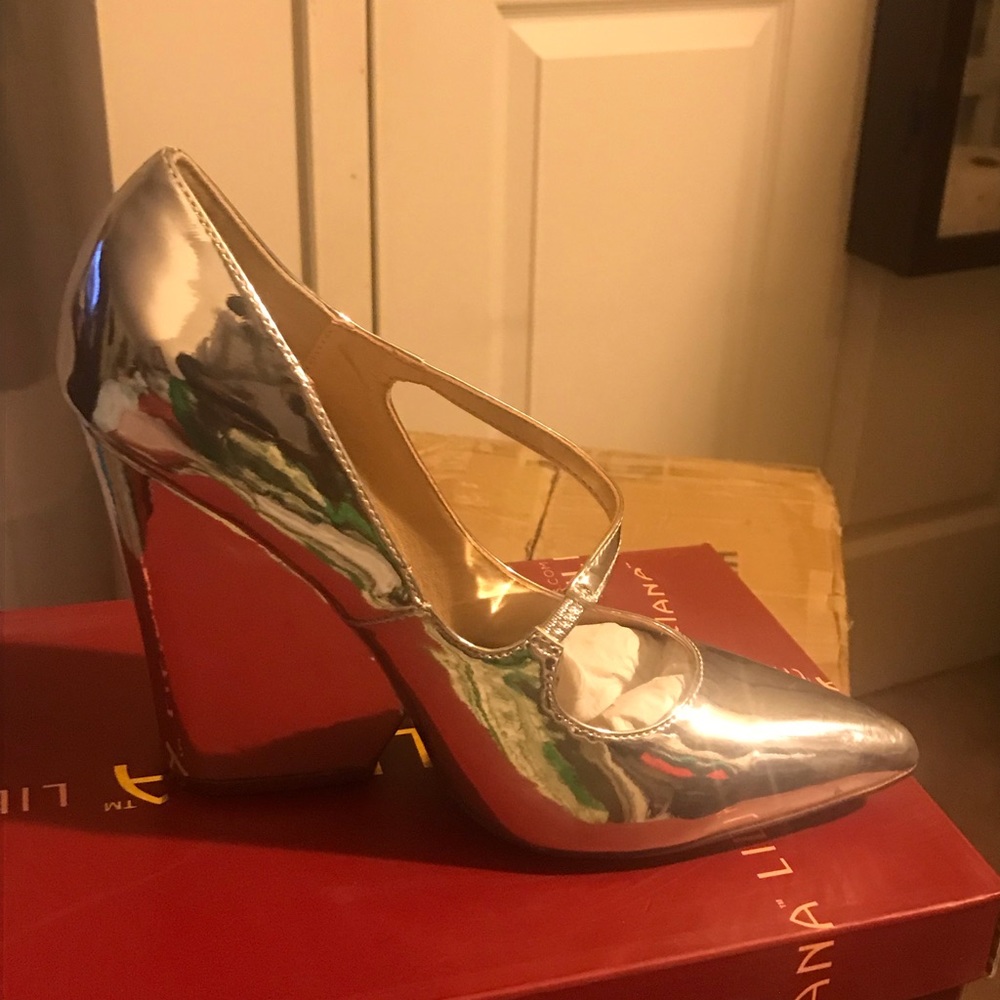 Shoes - Picture 2 of 4